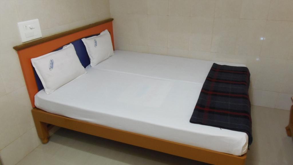 Kvr Deluxe Residency Villa Tirupati Rum bild