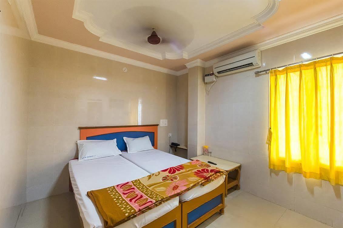 Kvr Deluxe Residency Villa Tirupati Exteriör bild