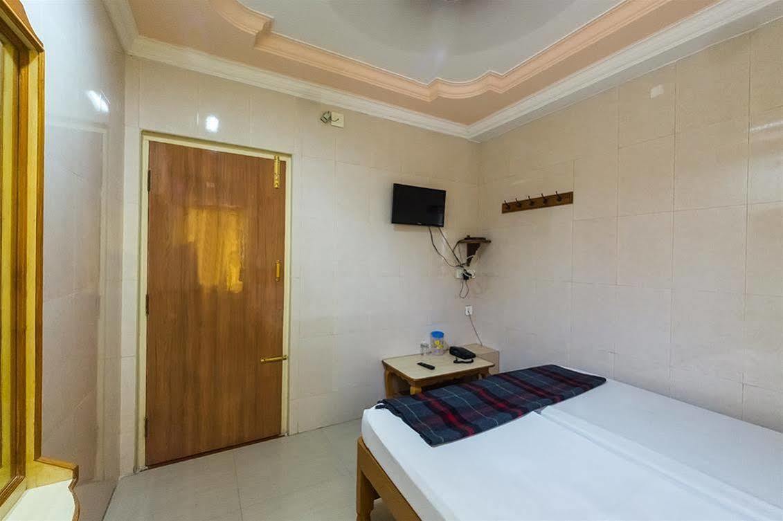 Kvr Deluxe Residency Villa Tirupati Exteriör bild
