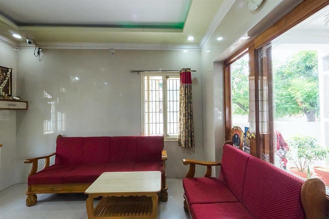Kvr Deluxe Residency Villa Tirupati Exteriör bild